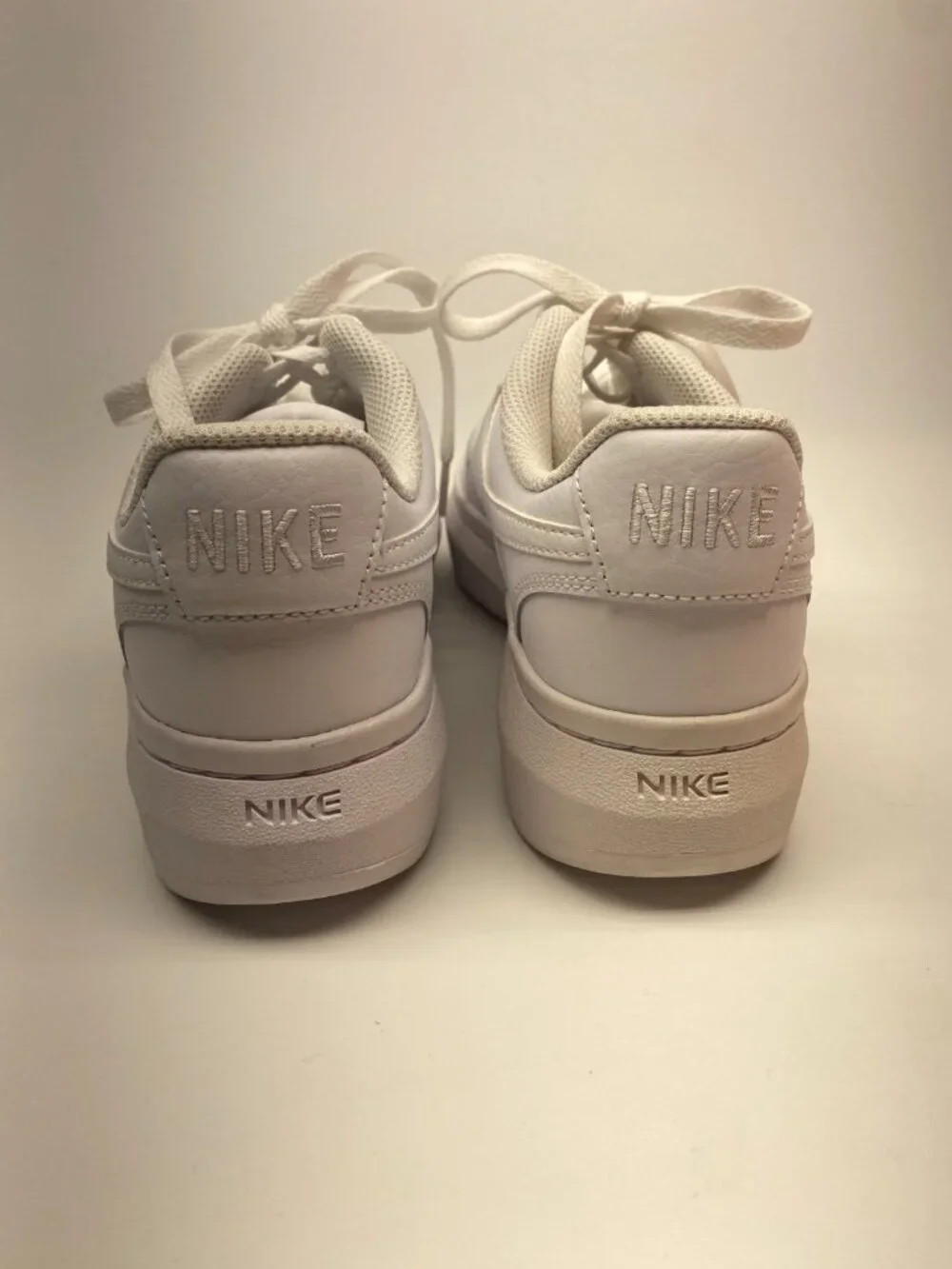 Nike Court Women’s White Leather Platform DM0113-100 Casual Sneakers Sz 6.5